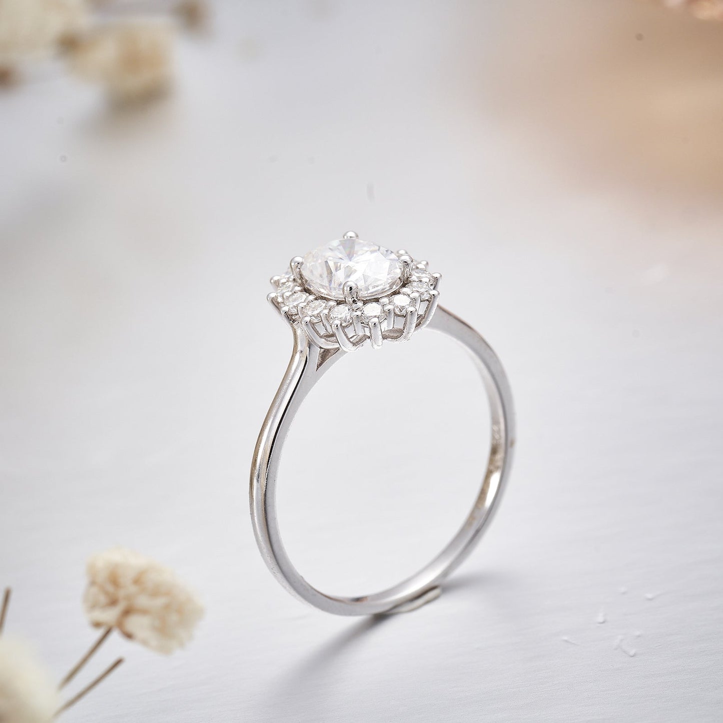 Moissanite Oval Halo Solitaire Engagement Ring for Women 1CT