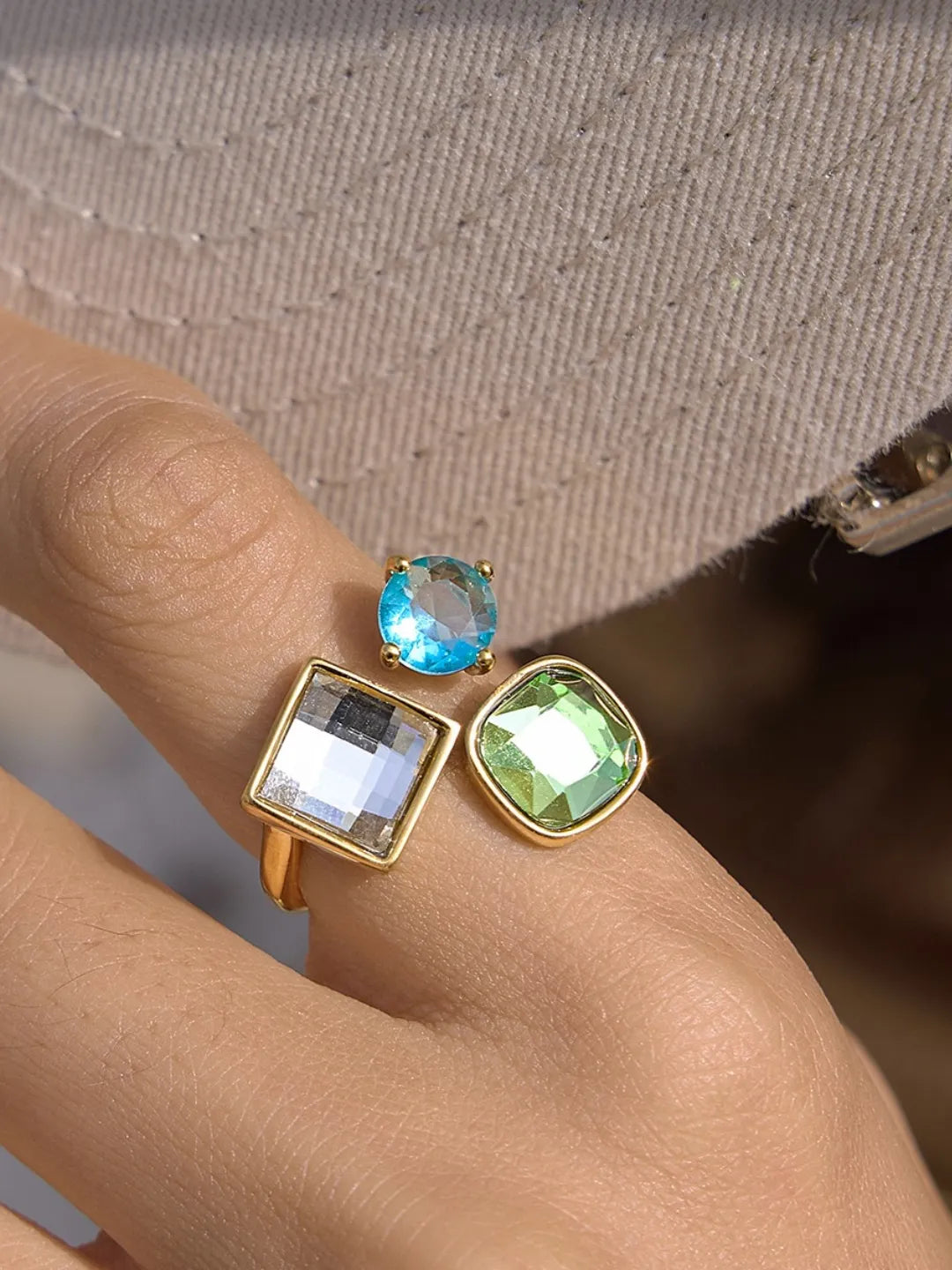 COLOR ZIRCON RING
