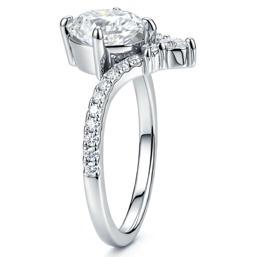 1CT Oval V-Shaped Moissanite Engagement Ring for Women